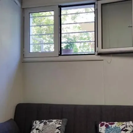 Appartamento Camelia Semi-basement Apt By Hsh