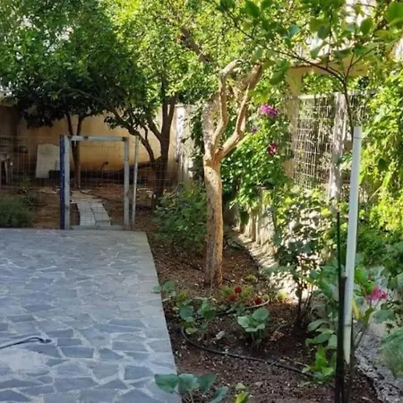 Appartamento Camelia Semi-basement Apt By Hsh *